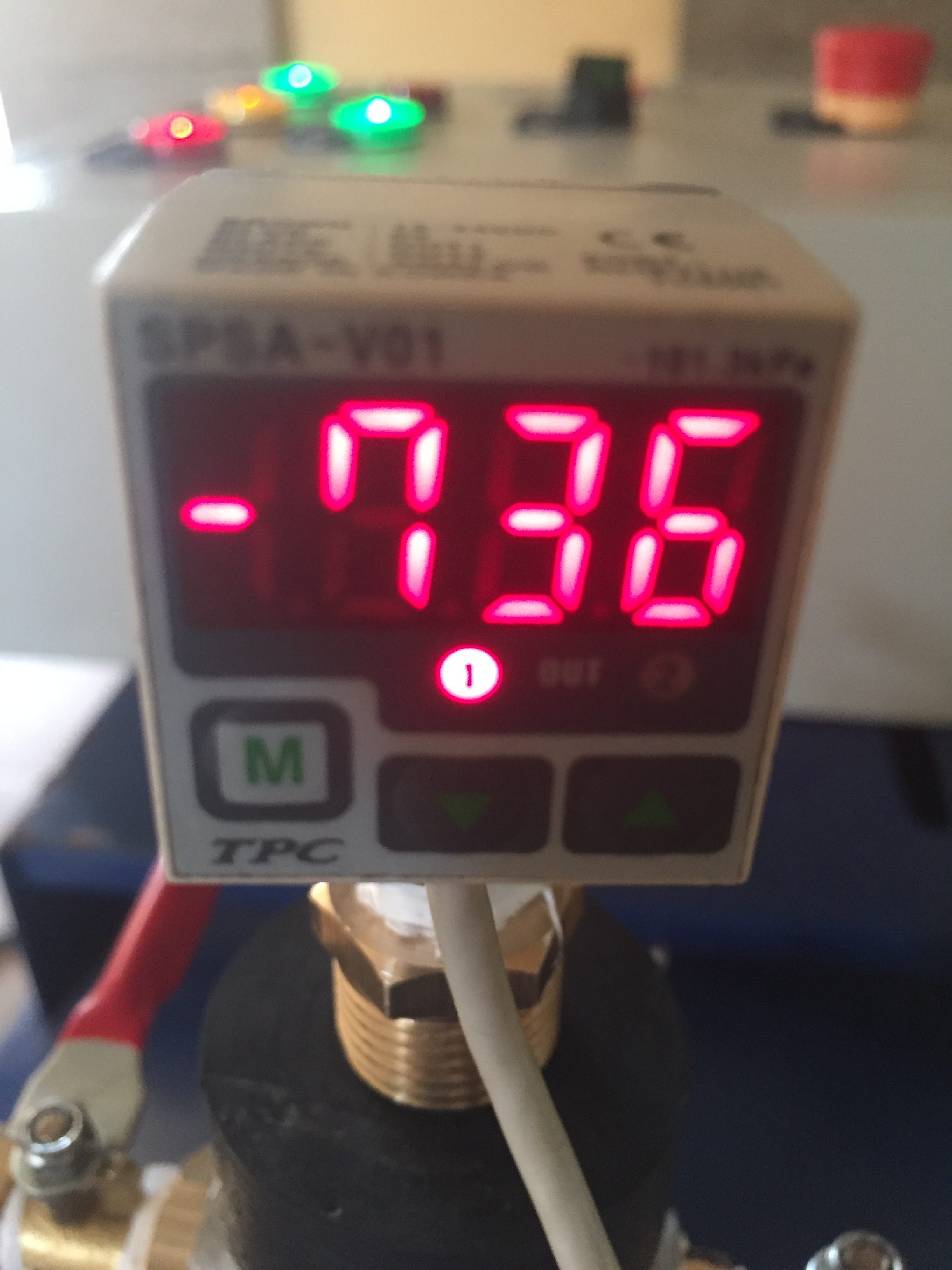Đồng hồ đo áp suất chân không điện tử - Bơm hút chân khôngBơm hút chân không